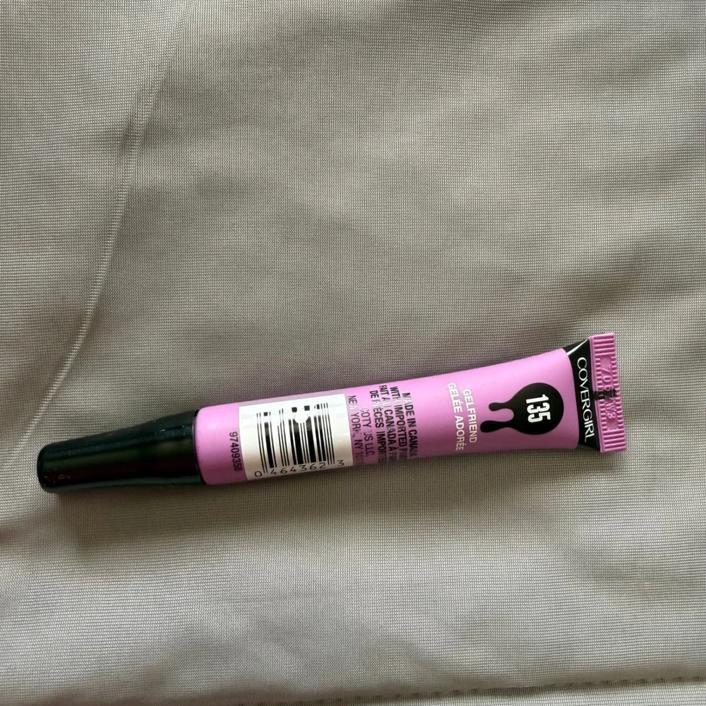 COVERGIRL Melting Pout Gel Liquid Lipstick Women 8ml Pink New 135 Gelfriend